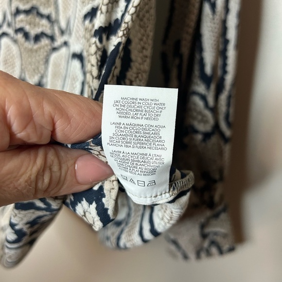 Cabi 3759 Serpentine Blouse Size Medium - Picture 8 of 9